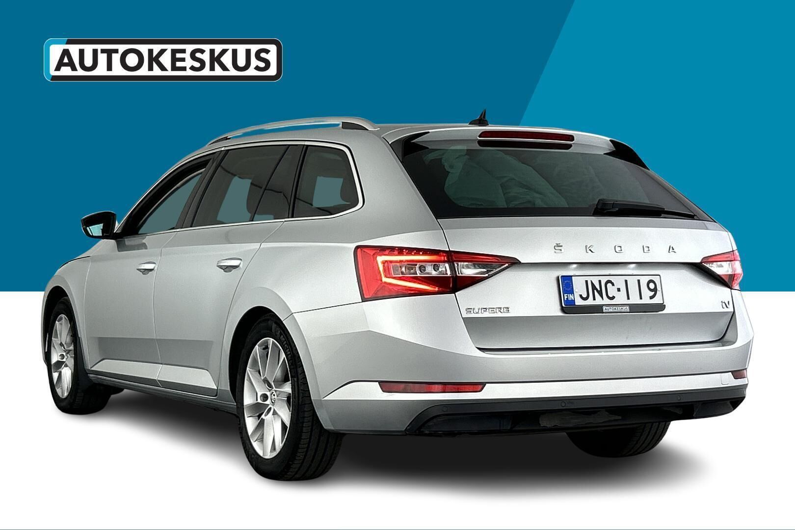 Skoda Superb iso kuva 6