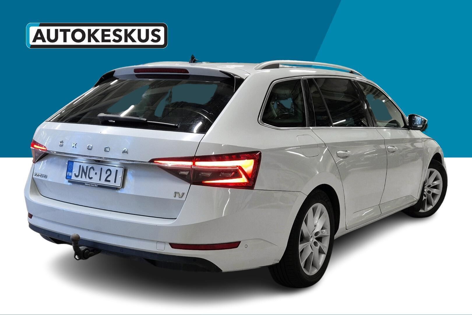 Skoda Superb iso kuva 3