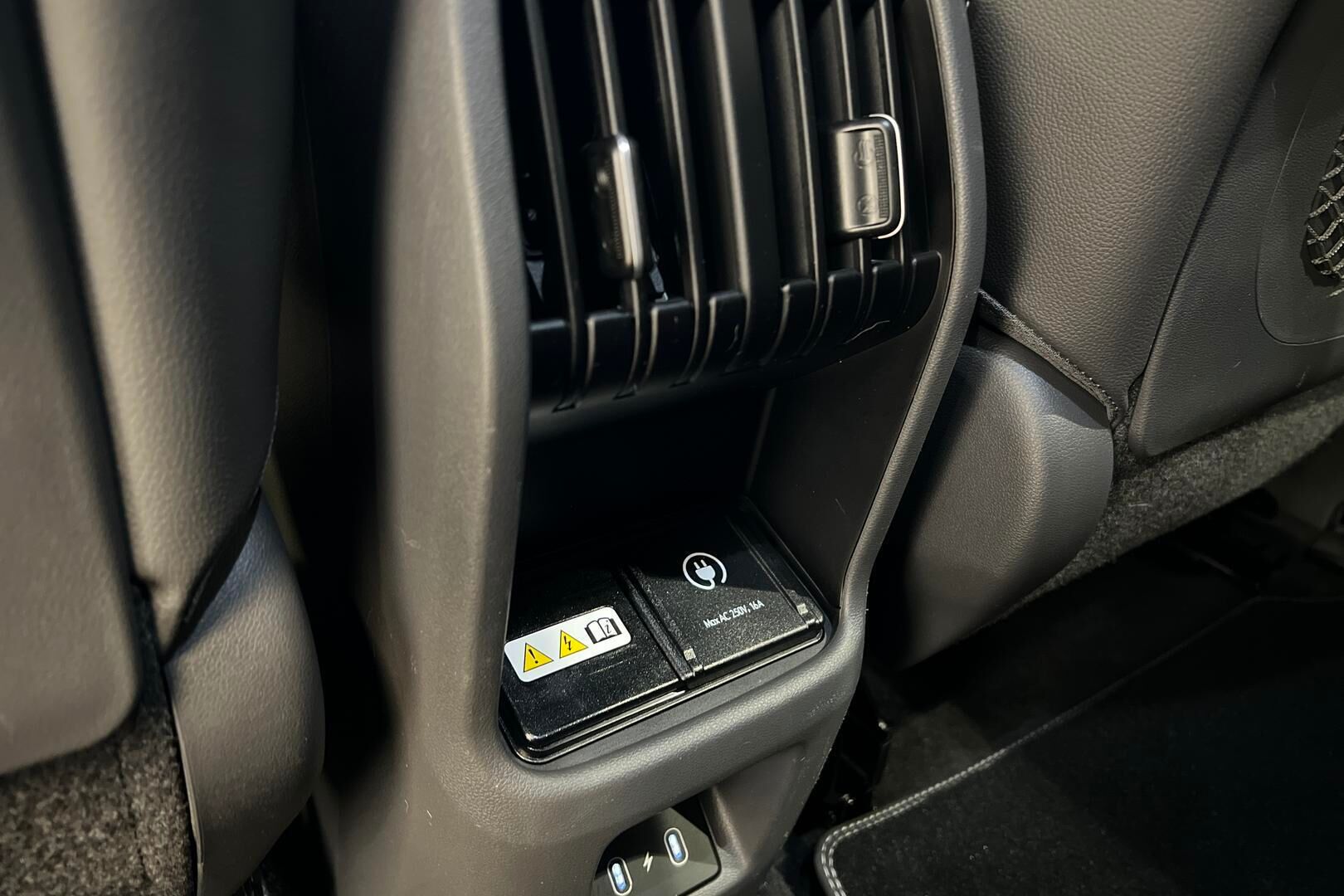 Hyundai KONA Electric iso kuva 28