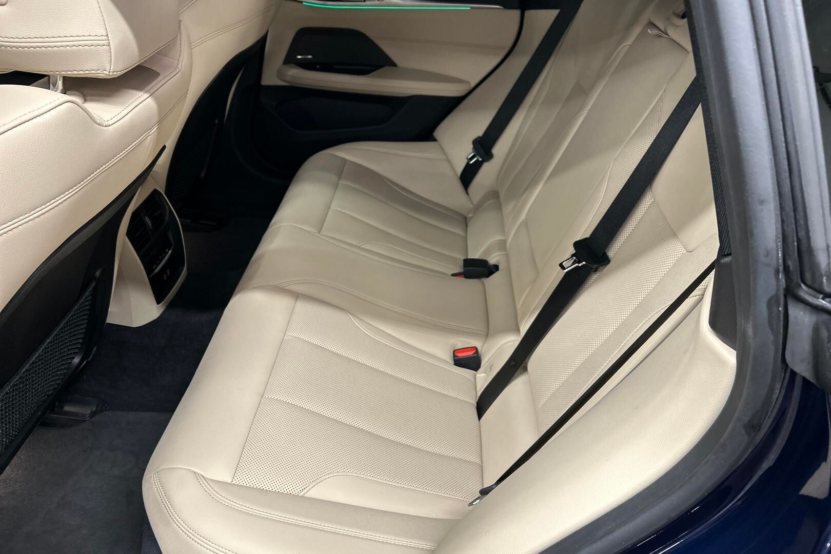 BMW I4 M50 iso kuva 8