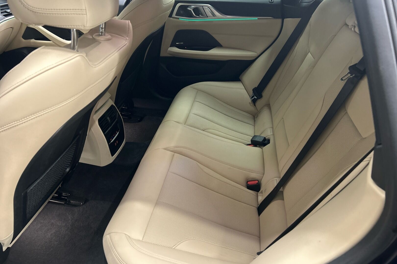 BMW I4 M50 iso kuva 15