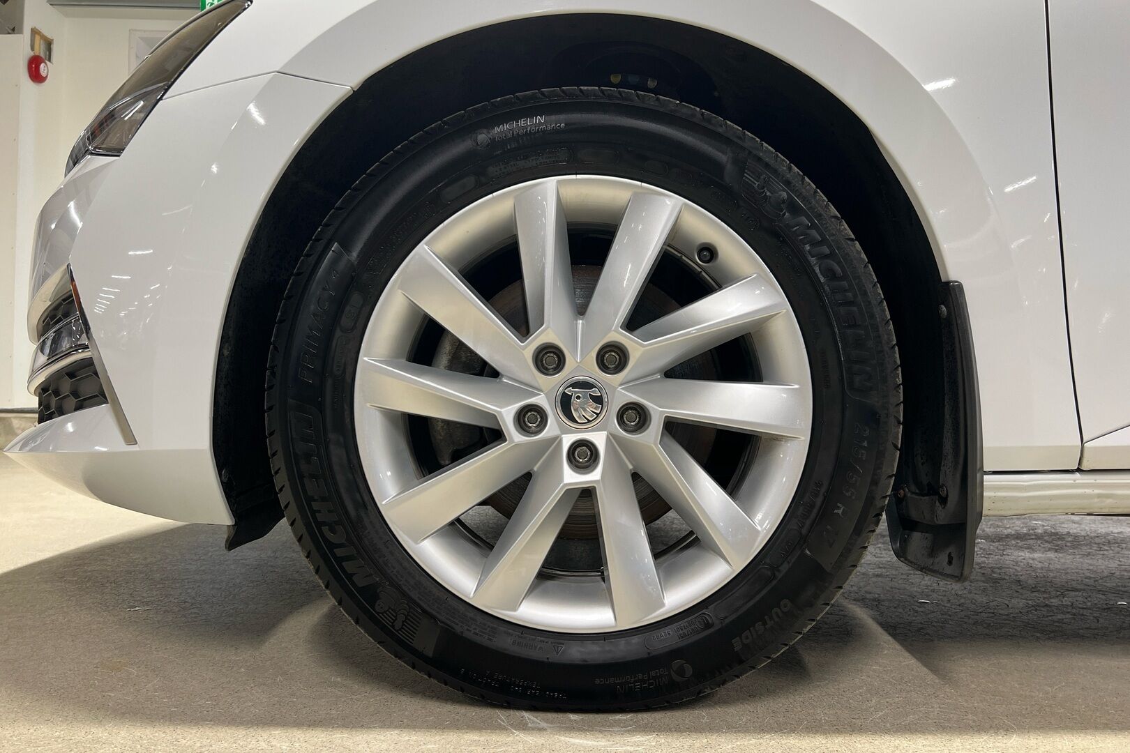 Skoda Superb iso kuva 10