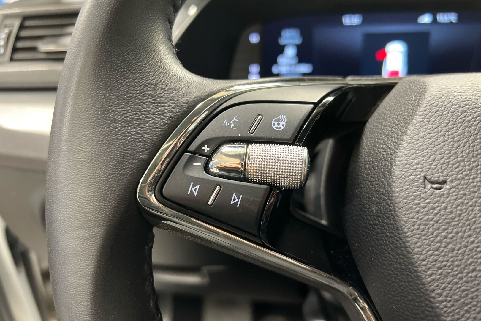 Skoda Superb iso kuva 14