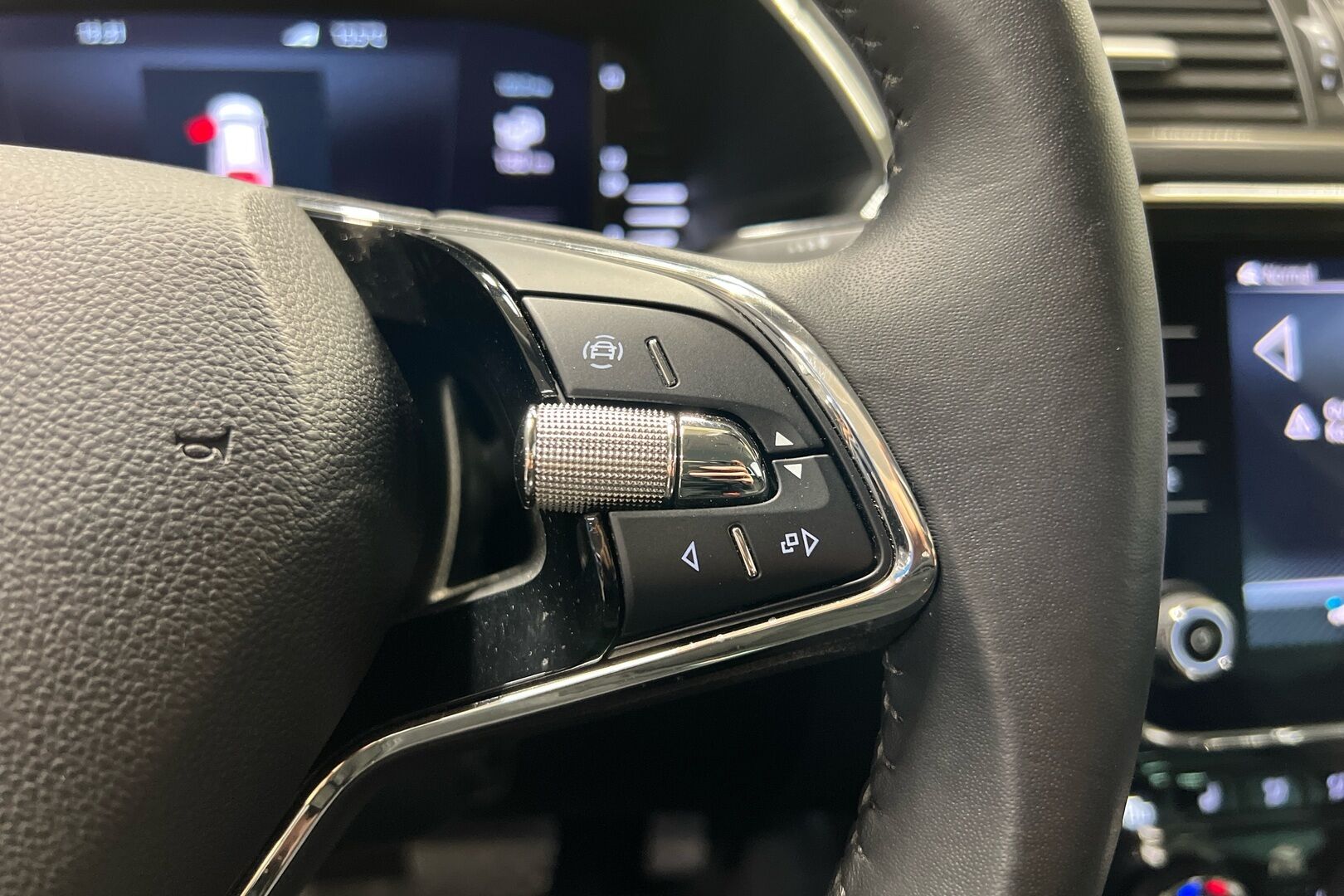 Skoda Superb iso kuva 15