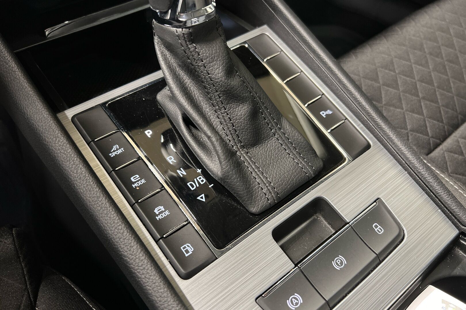 Skoda Superb iso kuva 16