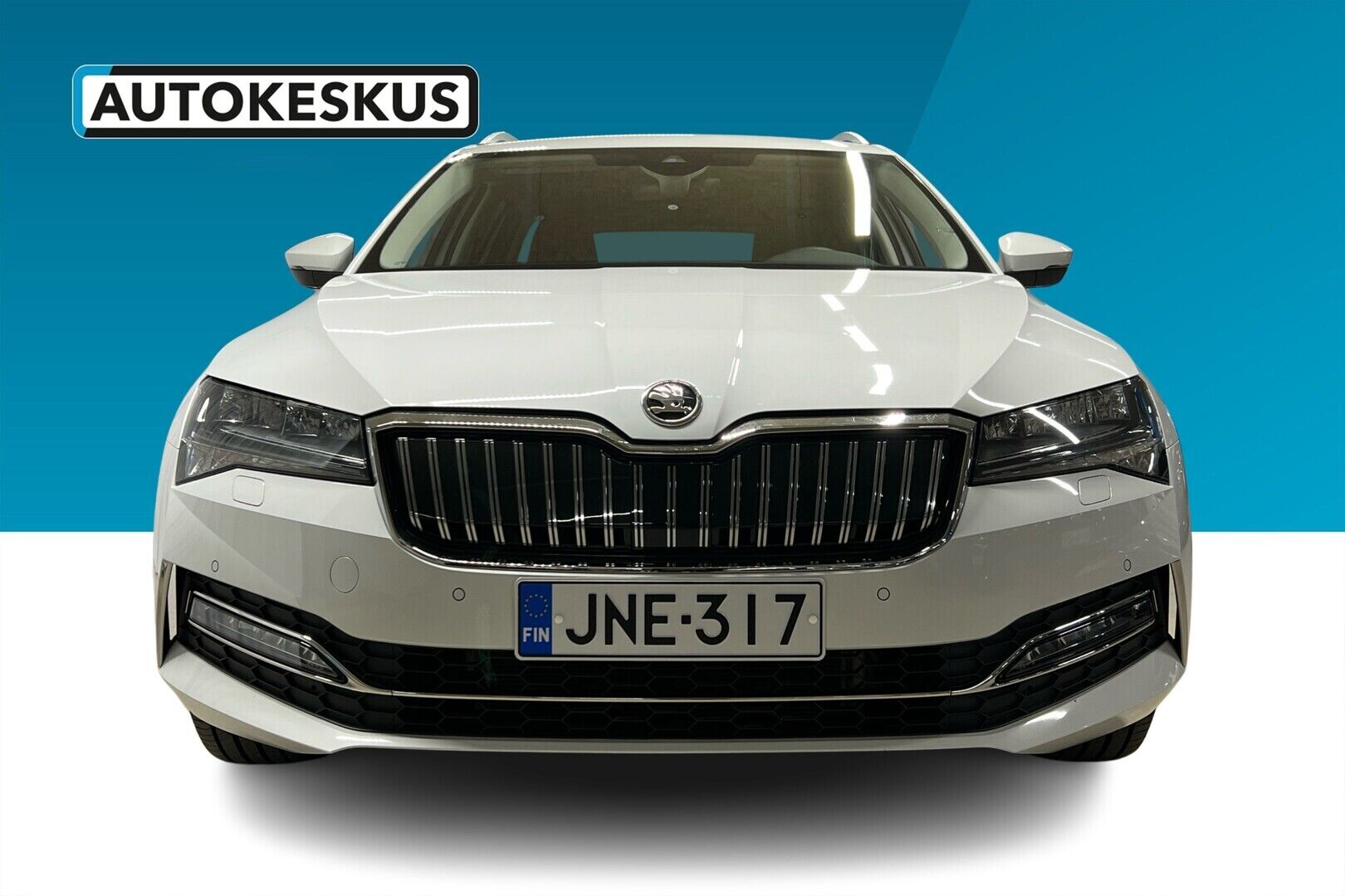 Skoda Superb iso kuva 3