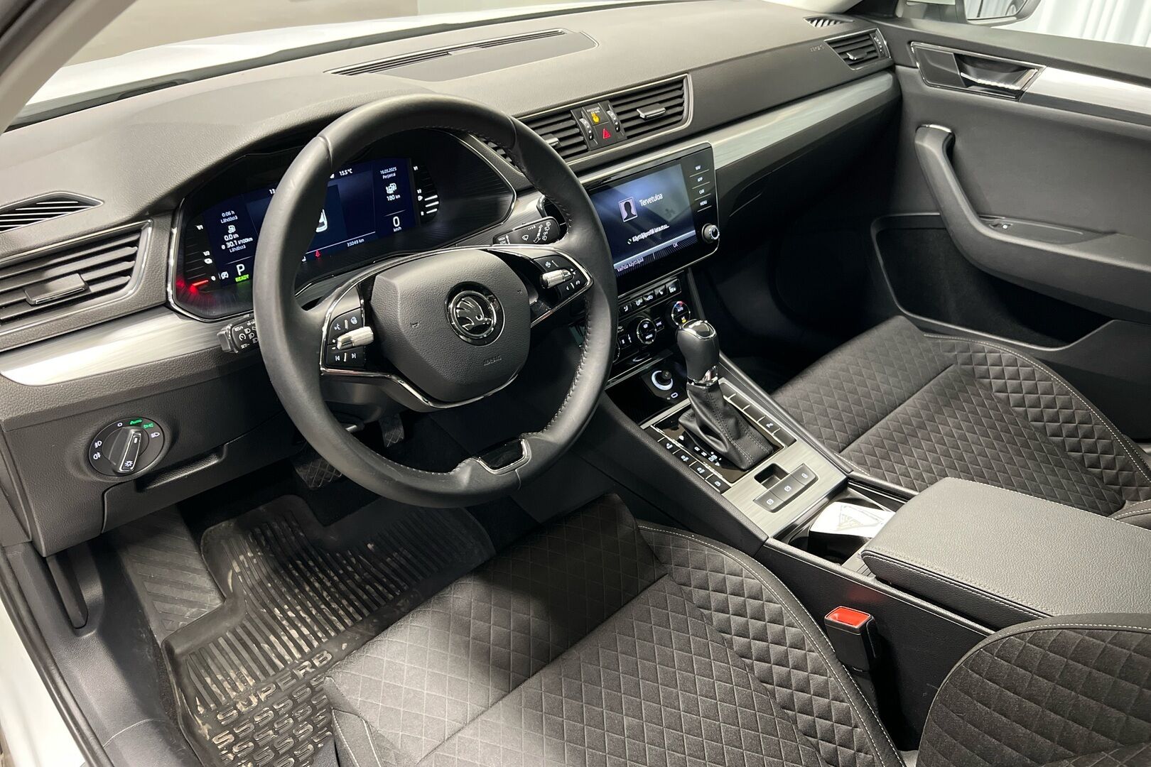 Skoda Superb iso kuva 6