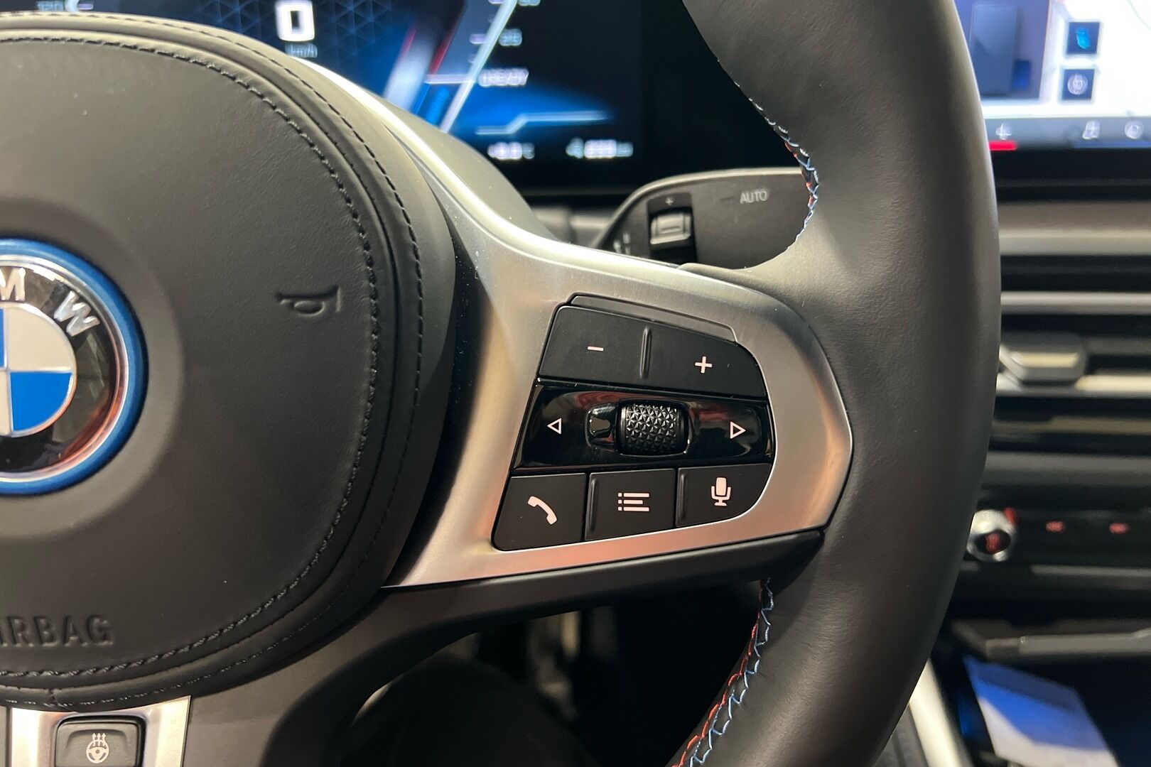 BMW i4 iso kuva 15