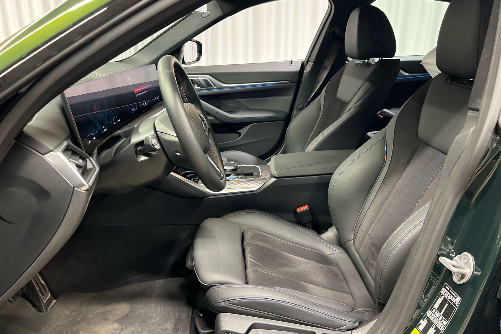 BMW i4 iso kuva 7