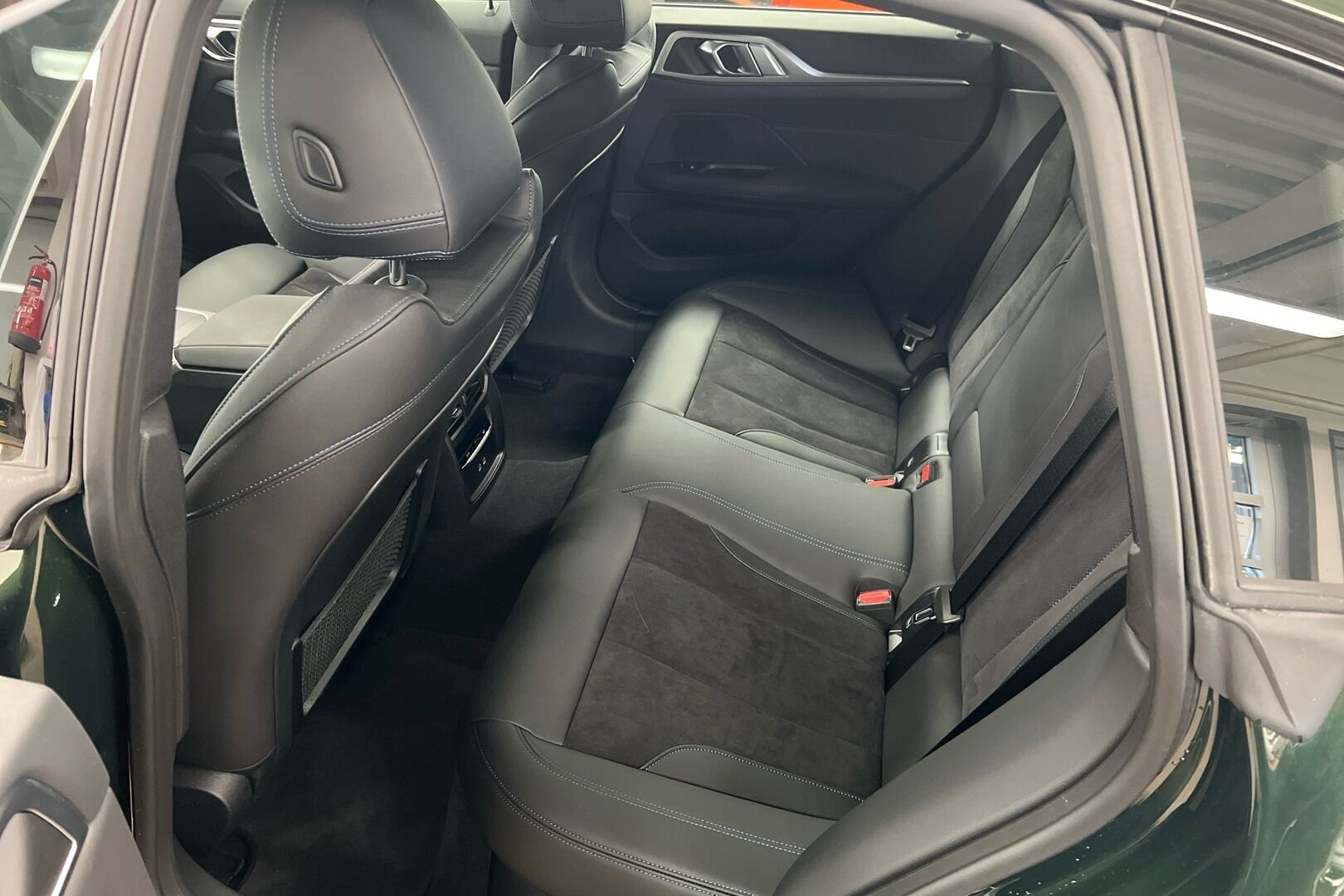 BMW i4 iso kuva 8