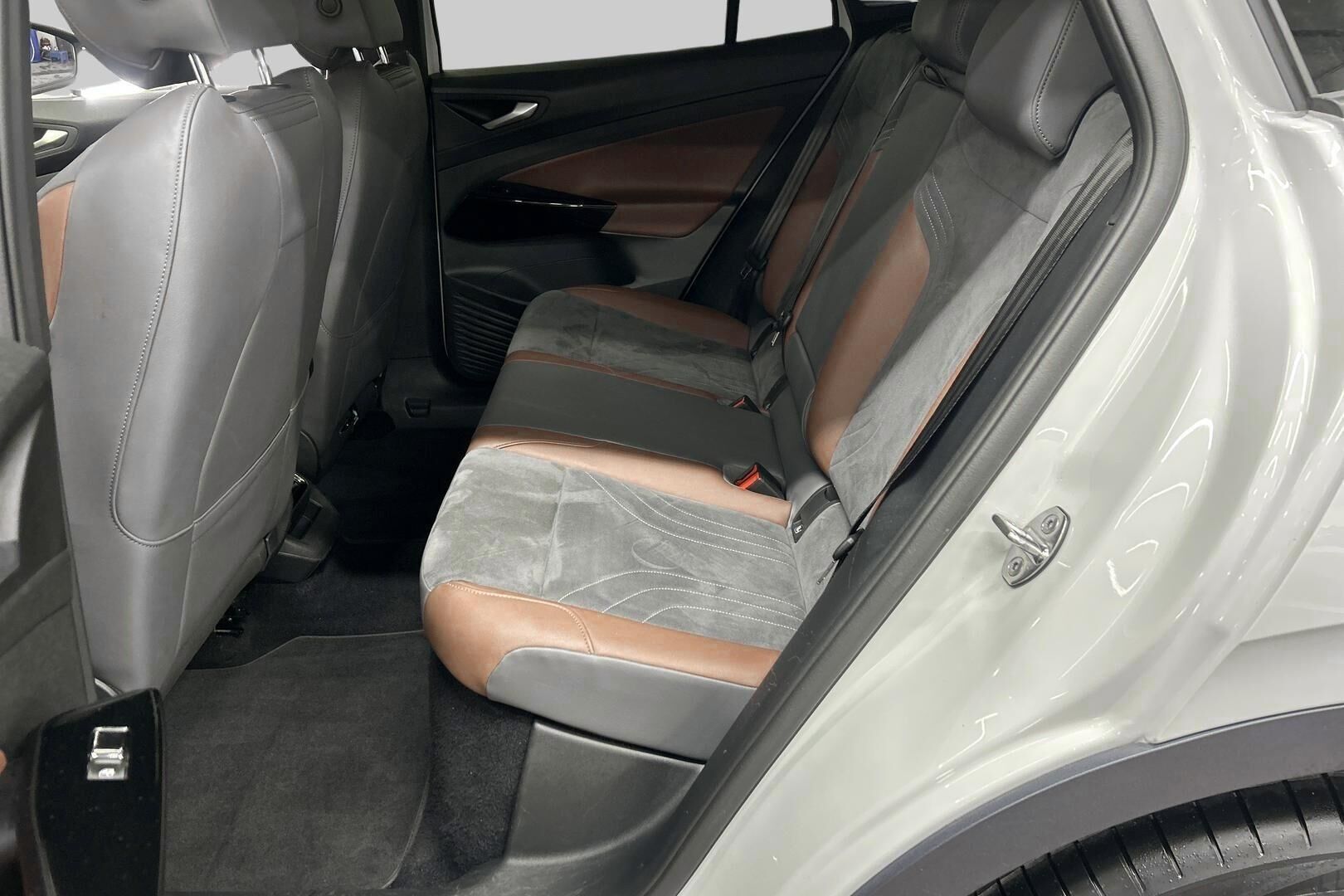 Volkswagen ID.4 iso kuva 8