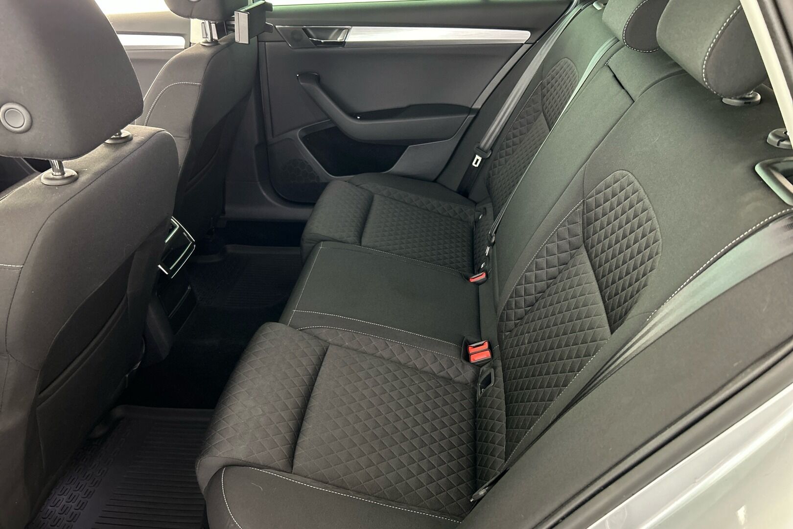 Skoda Superb iso kuva 10
