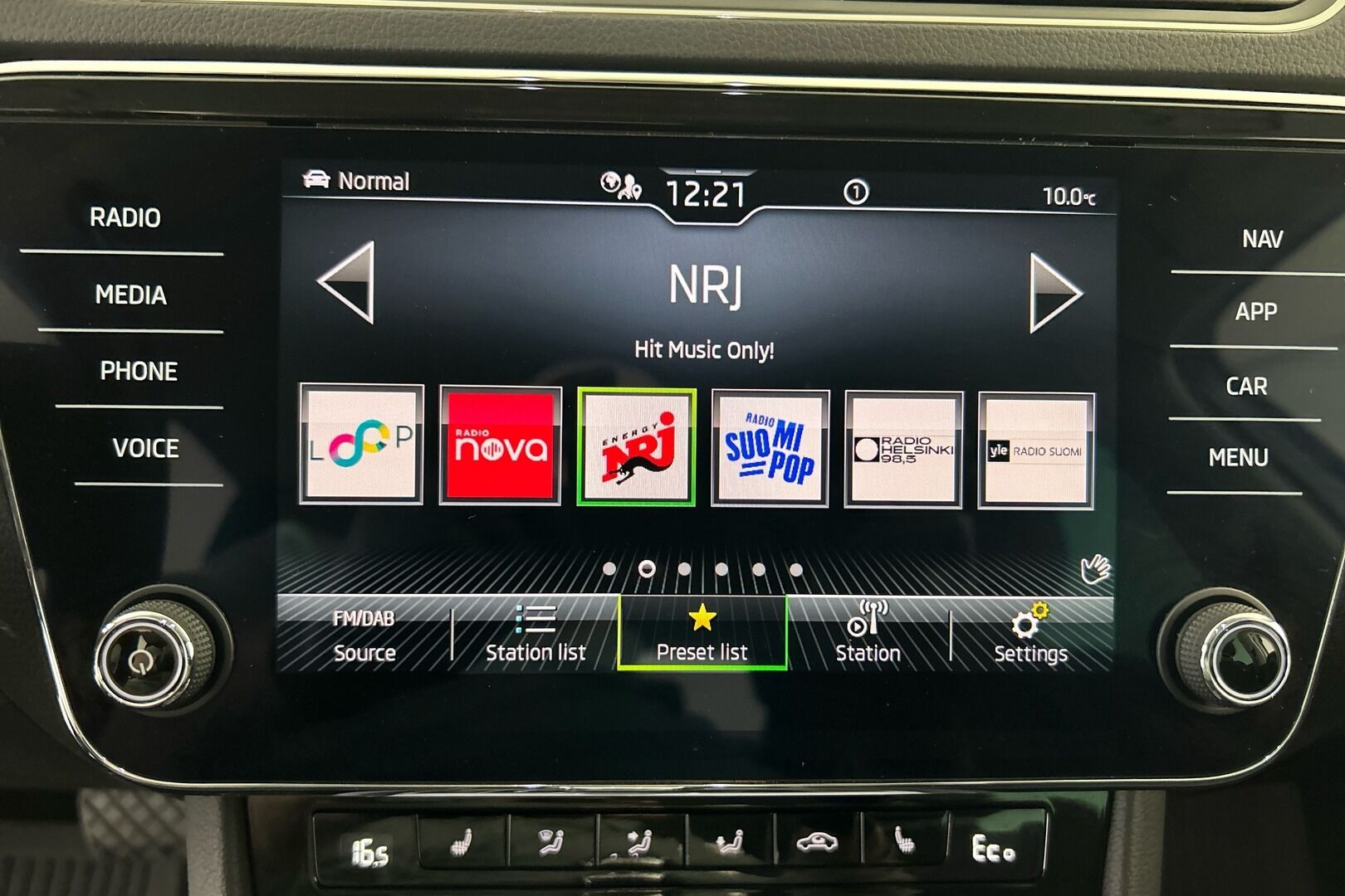 Skoda Superb iso kuva 11