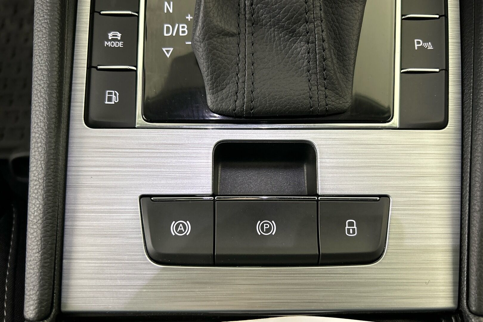 Skoda Superb iso kuva 13