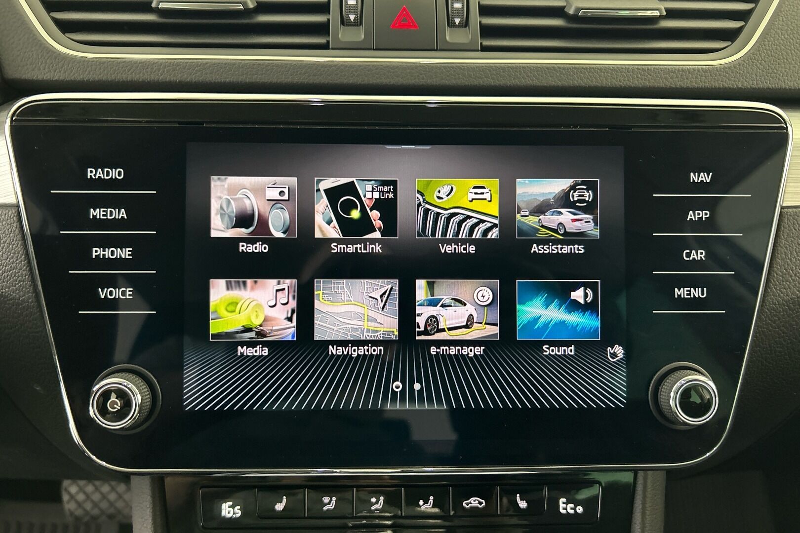 Skoda Superb iso kuva 15