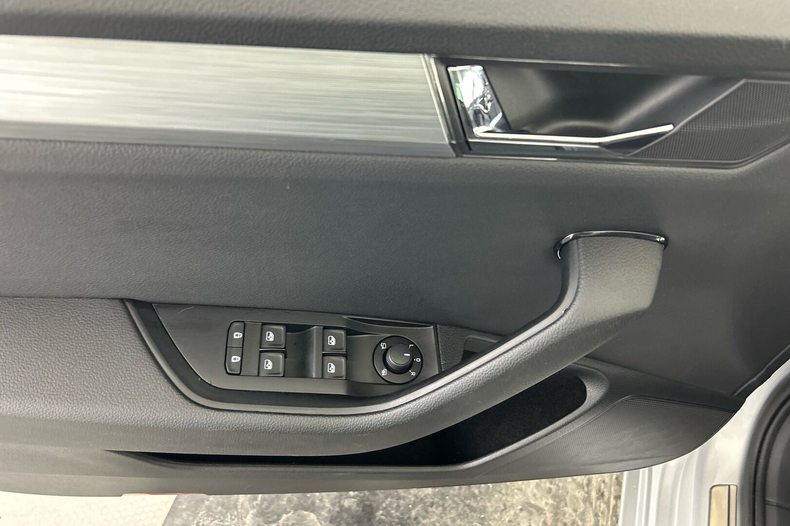 Skoda Superb iso kuva 19