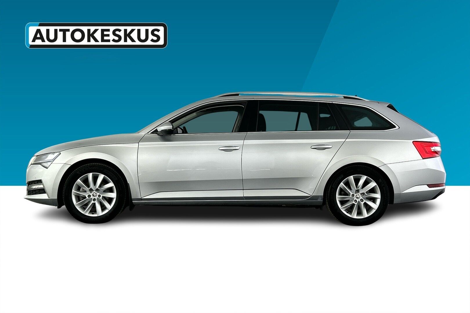 Skoda Superb iso kuva 2