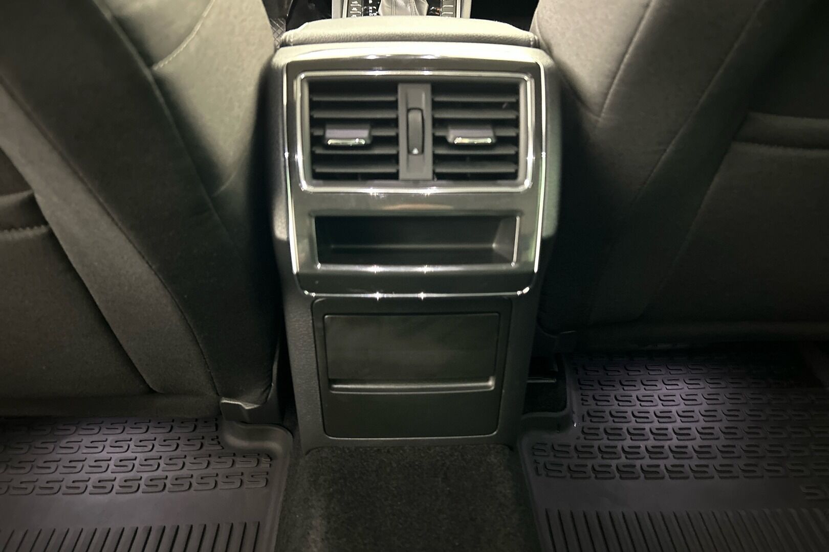 Skoda Superb iso kuva 21