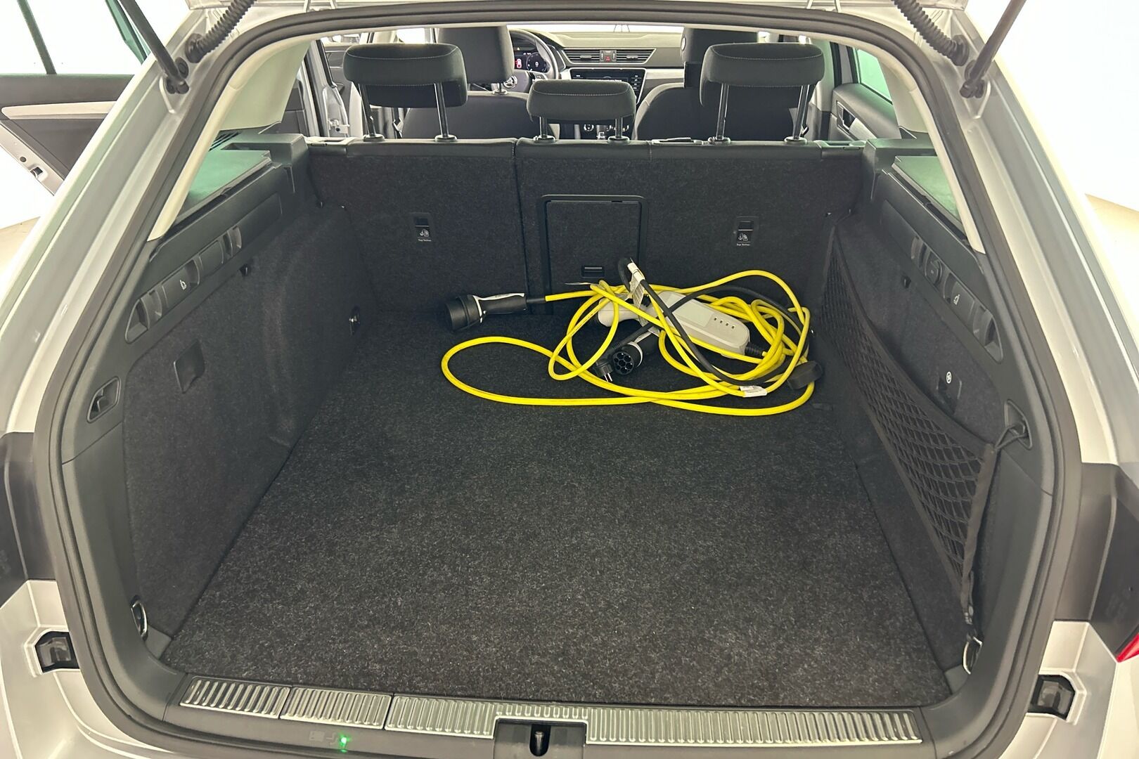 Skoda Superb iso kuva 6