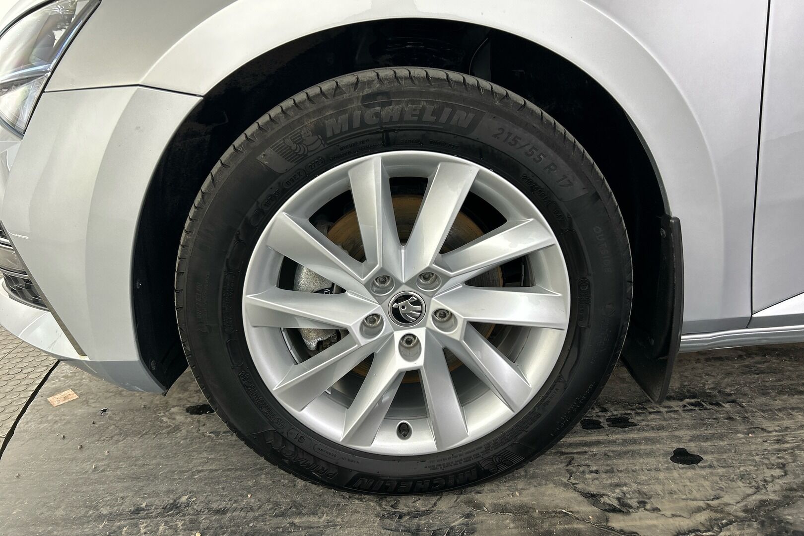 Skoda Superb iso kuva 7