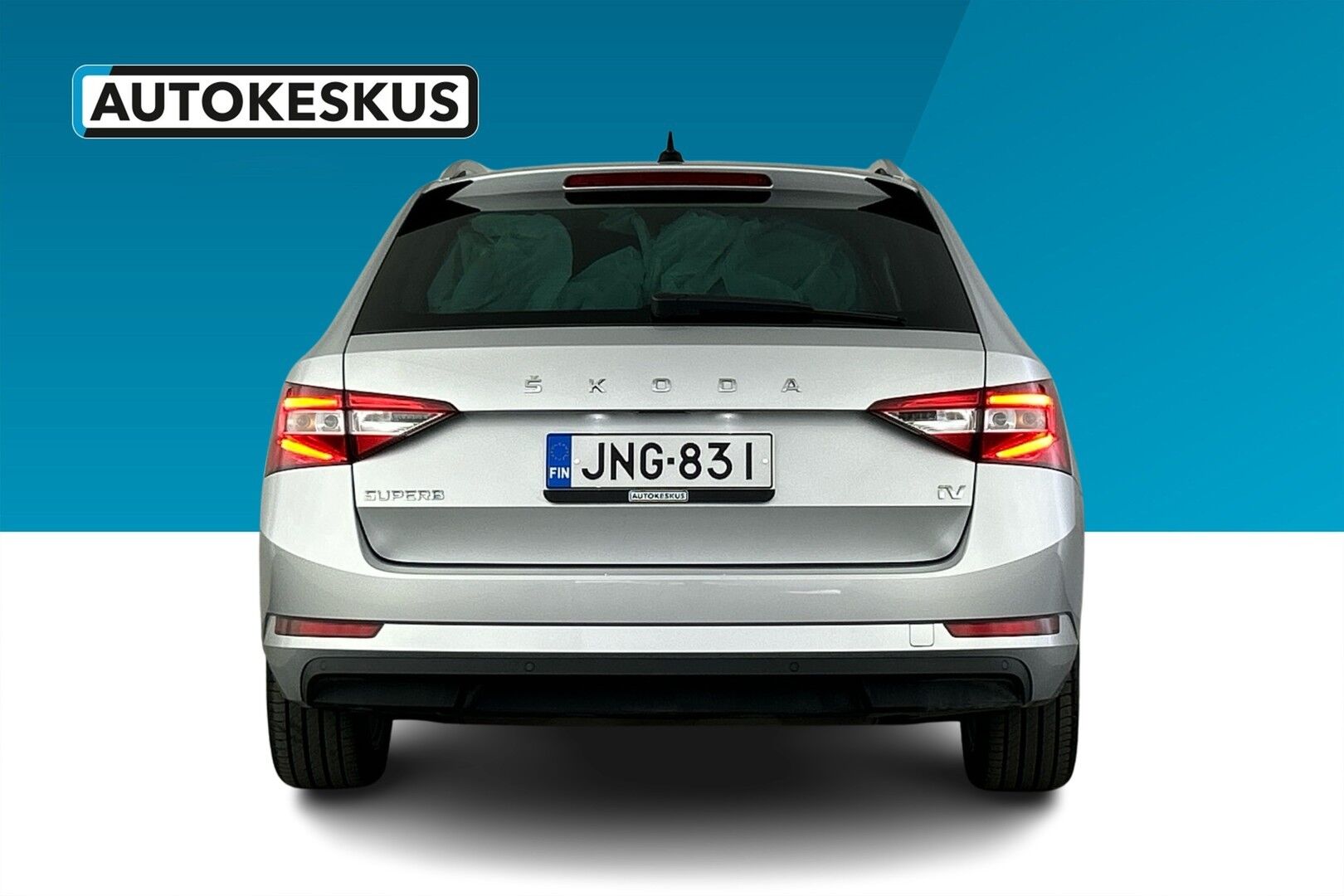 Skoda Superb iso kuva 8