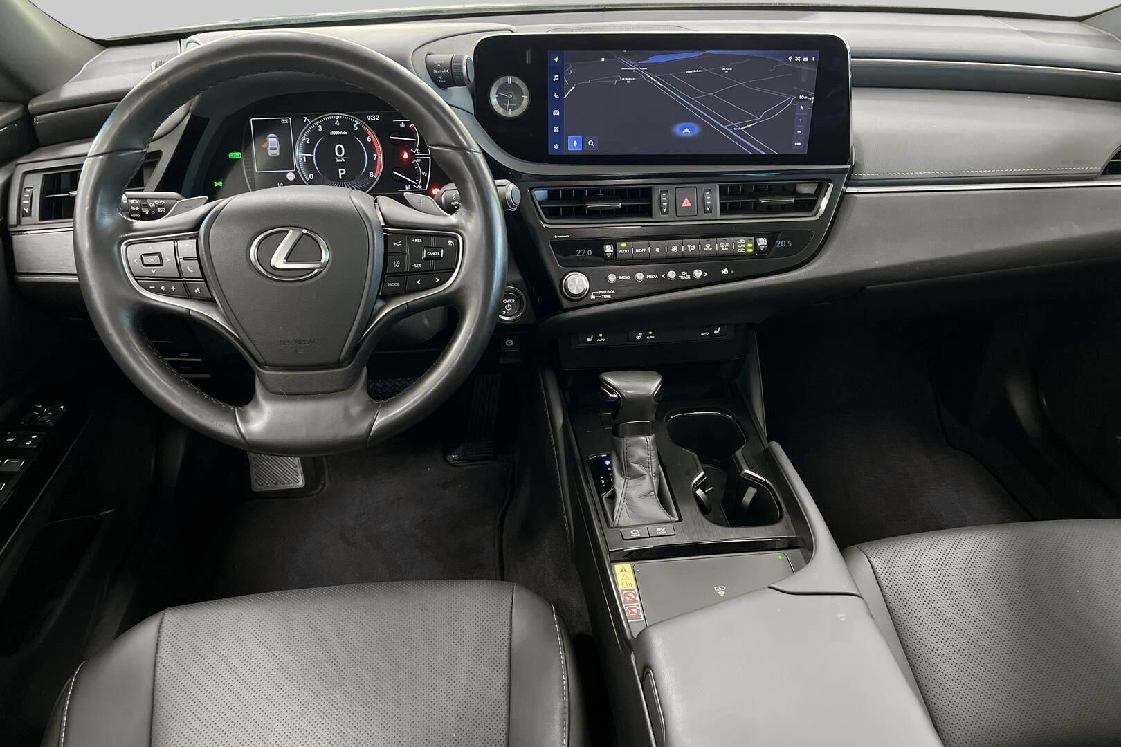 Lexus ES iso kuva 11
