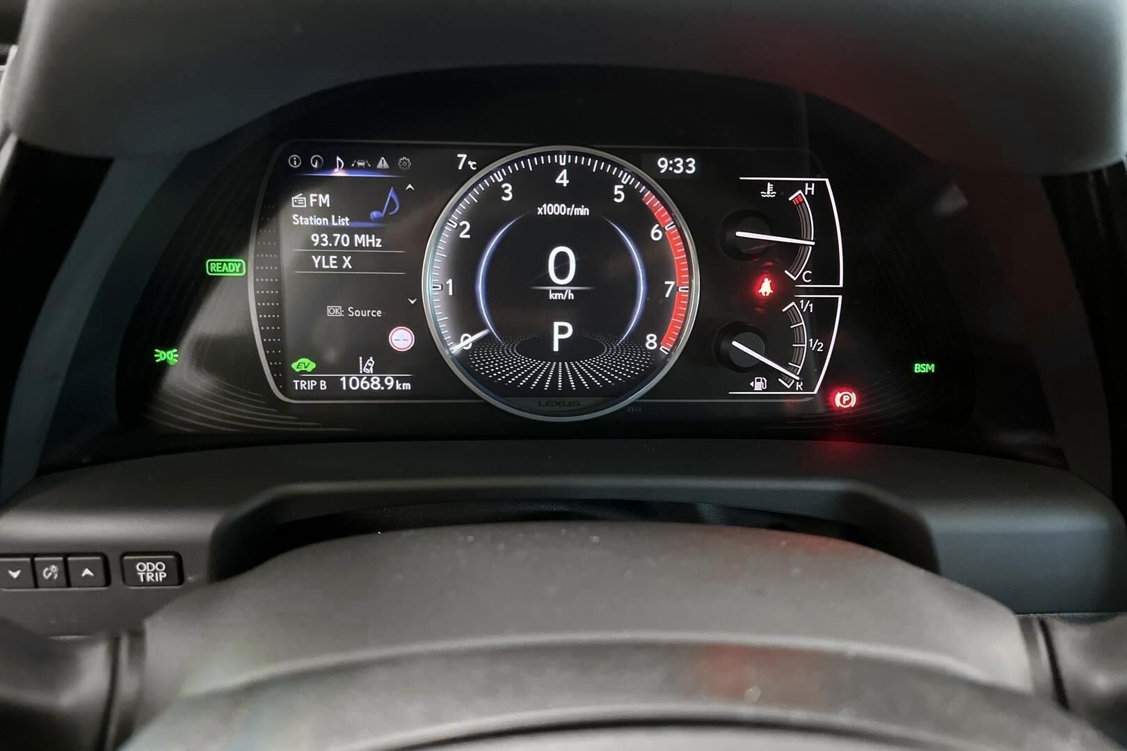 Lexus ES iso kuva 14