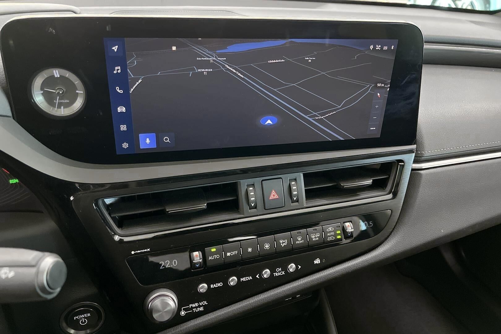 Lexus ES iso kuva 15