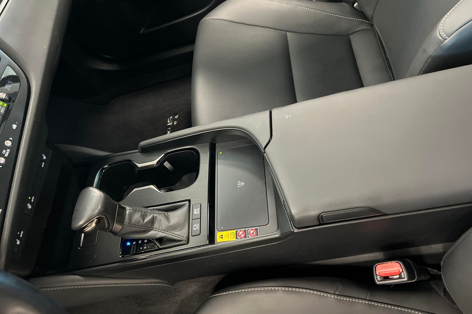 Lexus ES iso kuva 21
