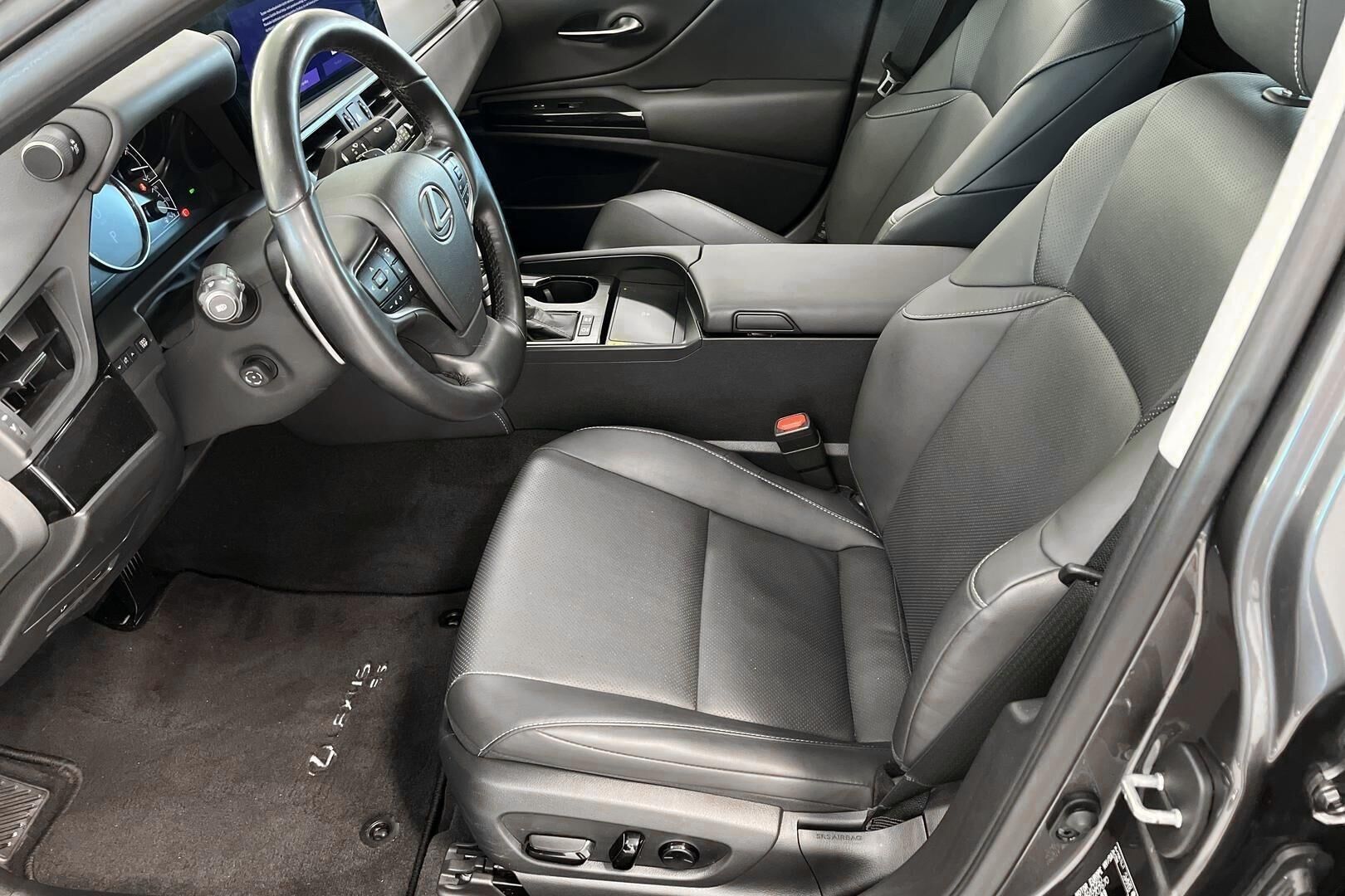 Lexus ES iso kuva 9