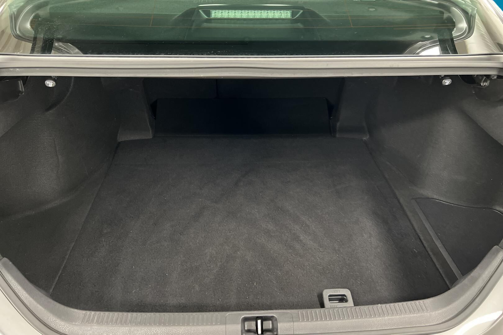 Toyota Camry iso kuva 20