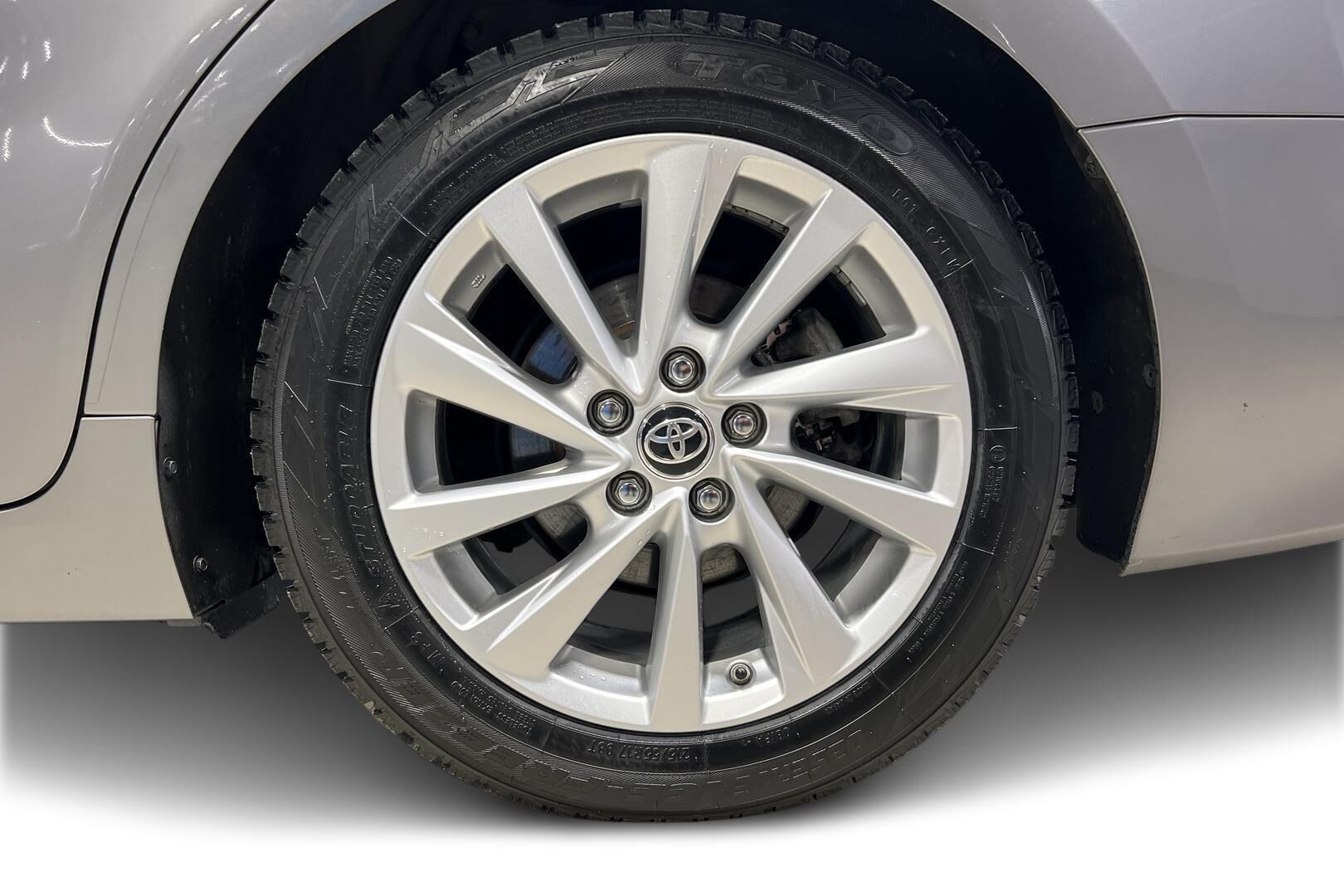 Toyota Camry iso kuva 21