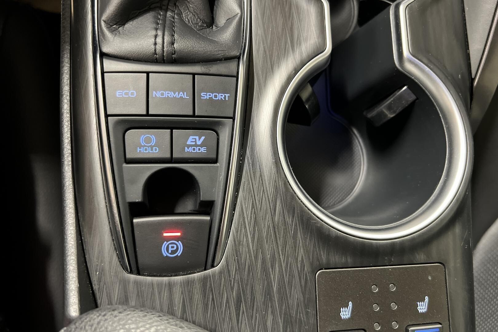 Toyota Camry iso kuva 11