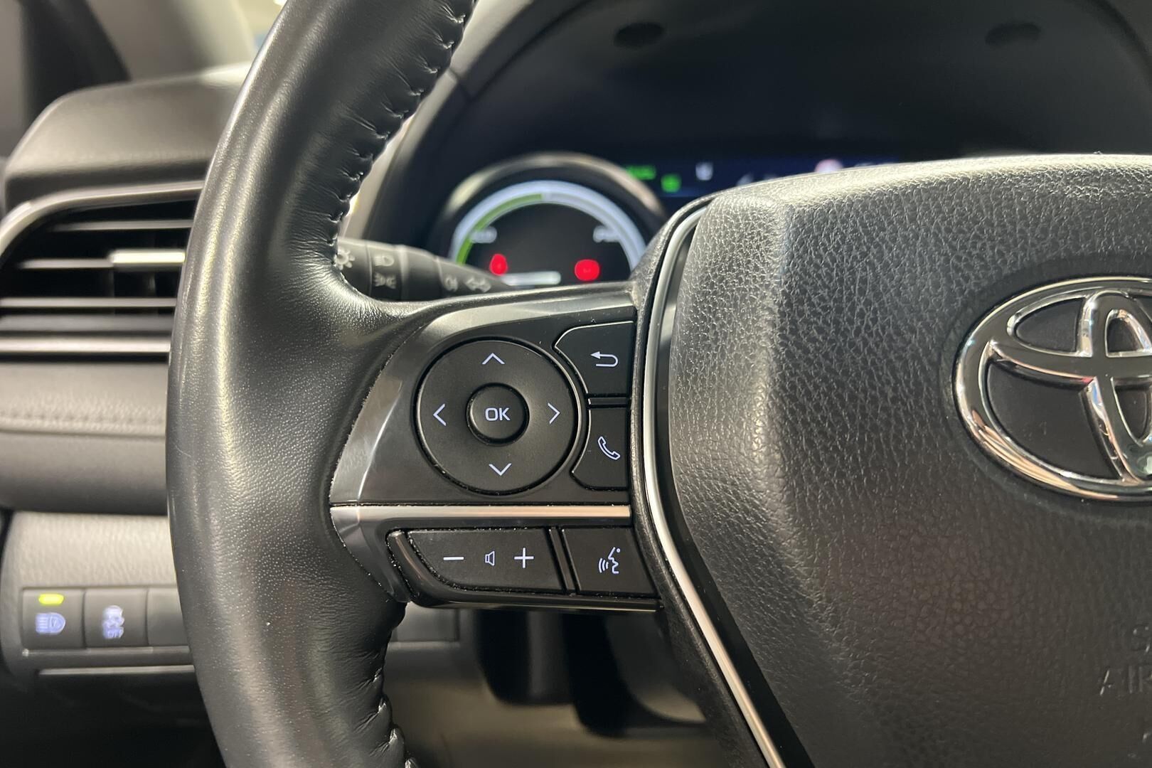 Toyota Camry iso kuva 12