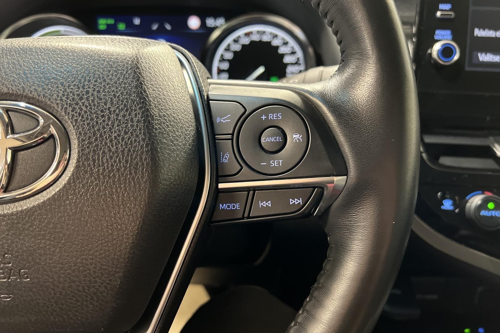 Toyota Camry iso kuva 13