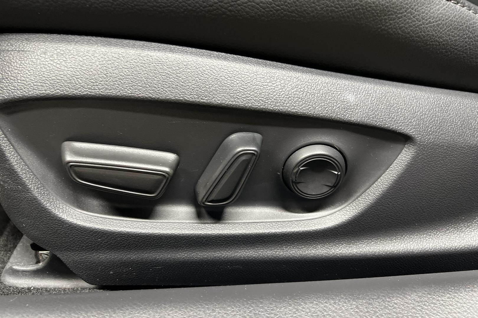 Toyota Camry iso kuva 15