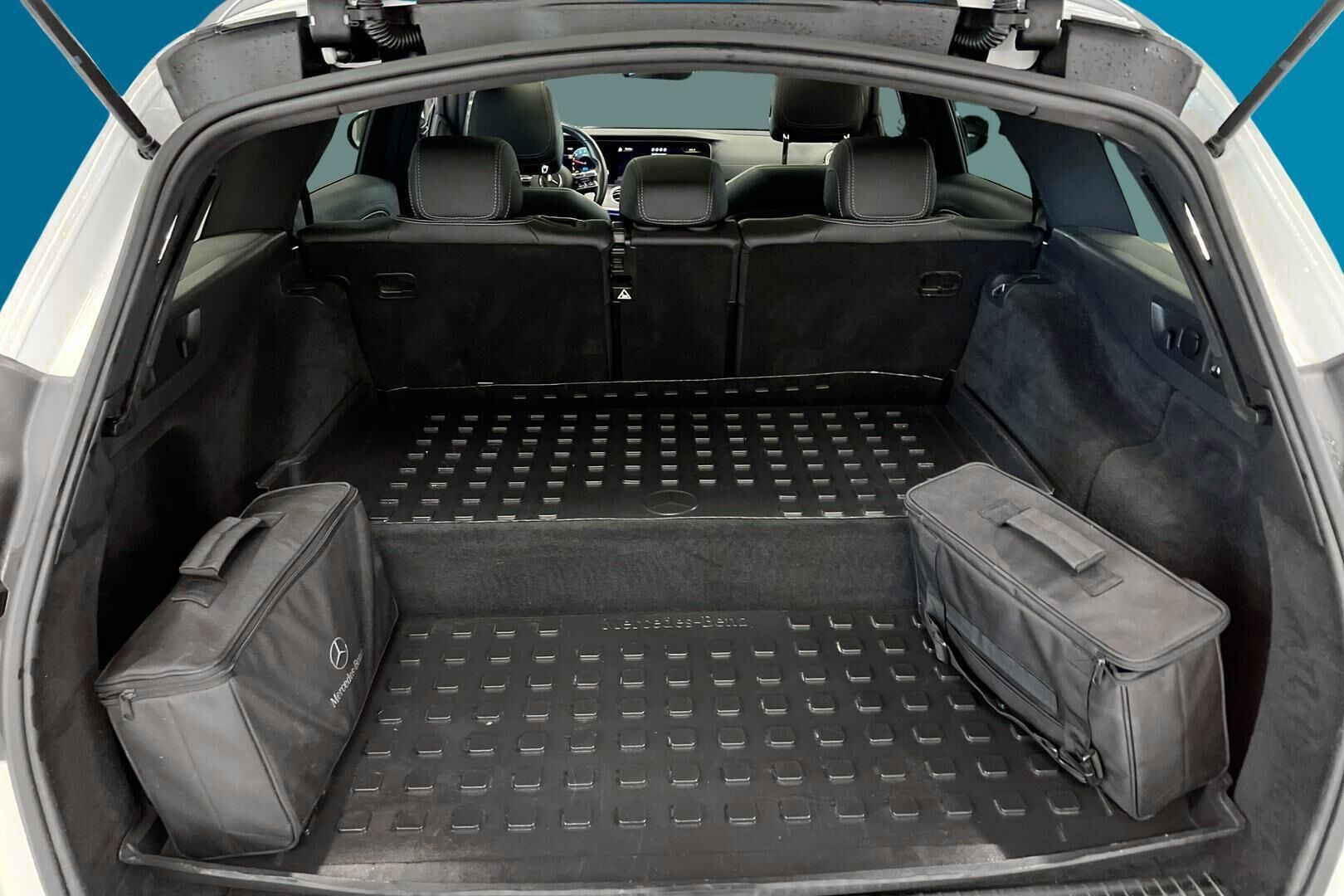 Mercedes-Benz E iso kuva 12