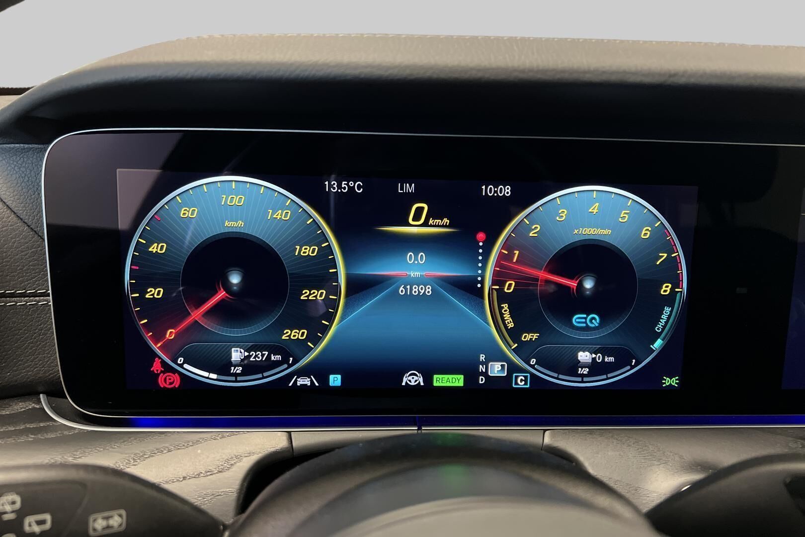 Mercedes-Benz E iso kuva 14