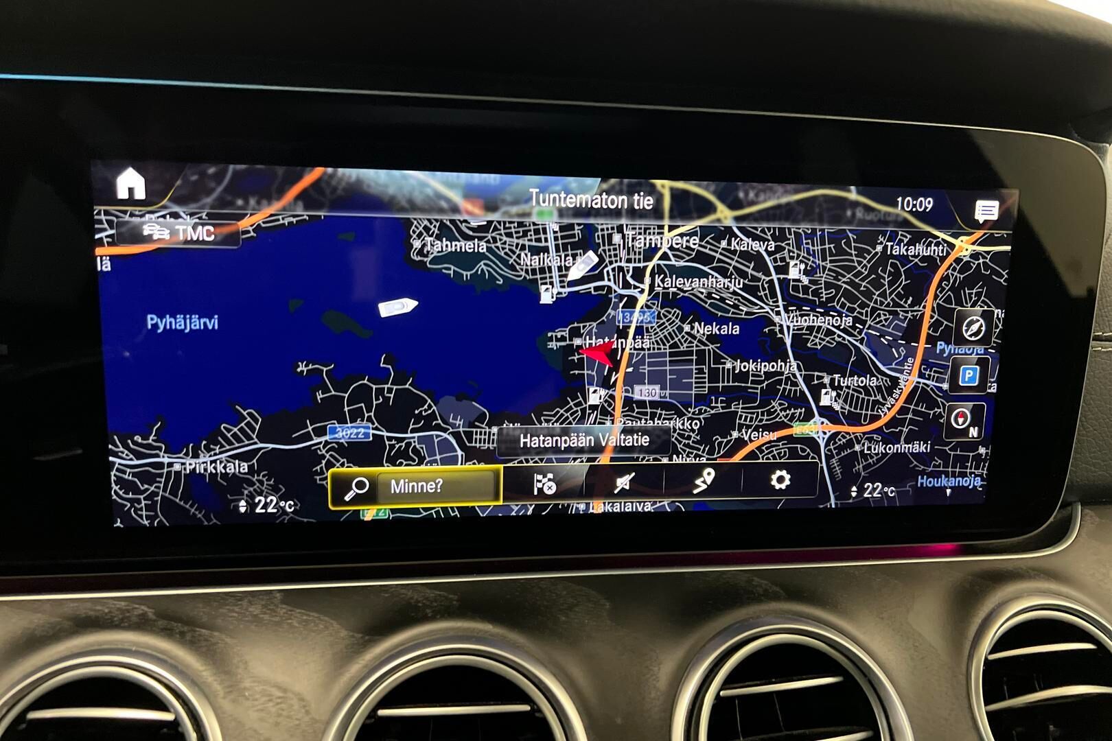 Mercedes-Benz E iso kuva 15