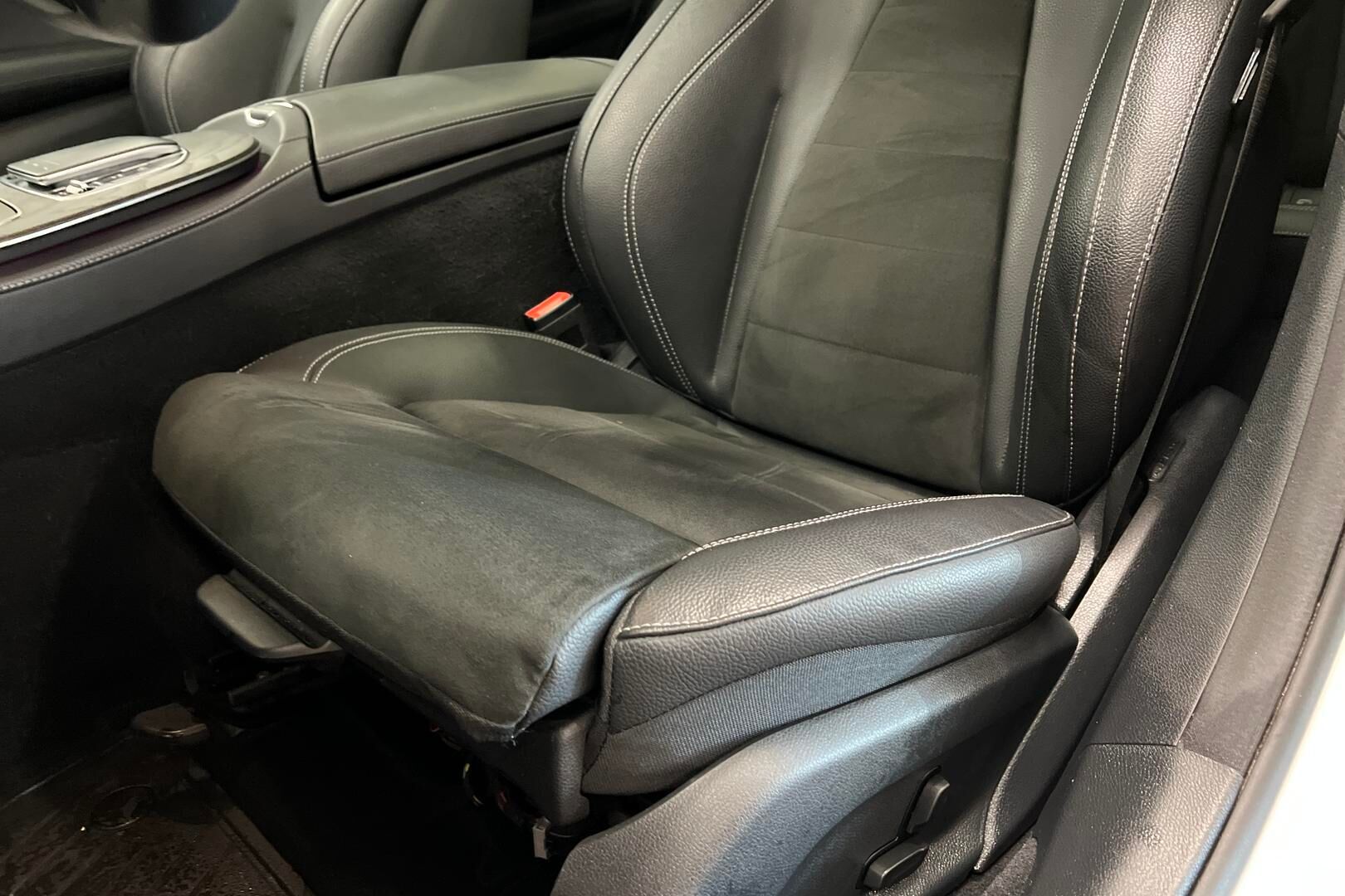 Mercedes-Benz E iso kuva 22