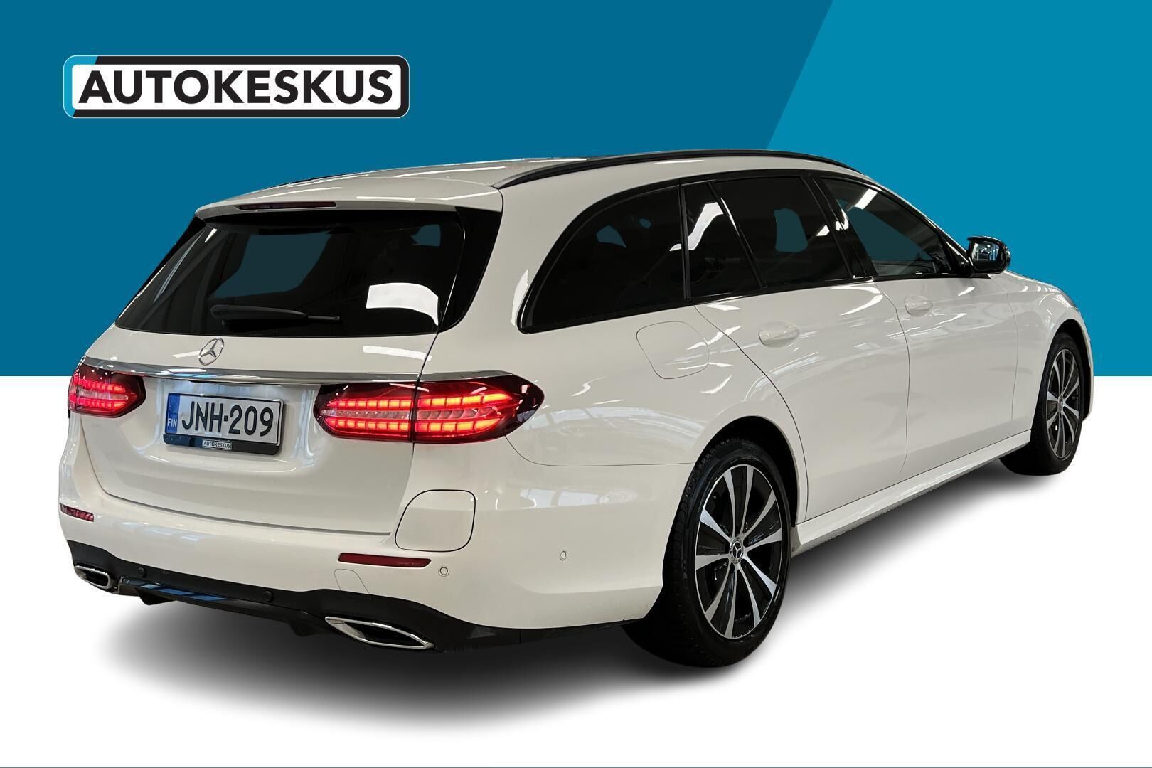 Mercedes-Benz E iso kuva 5