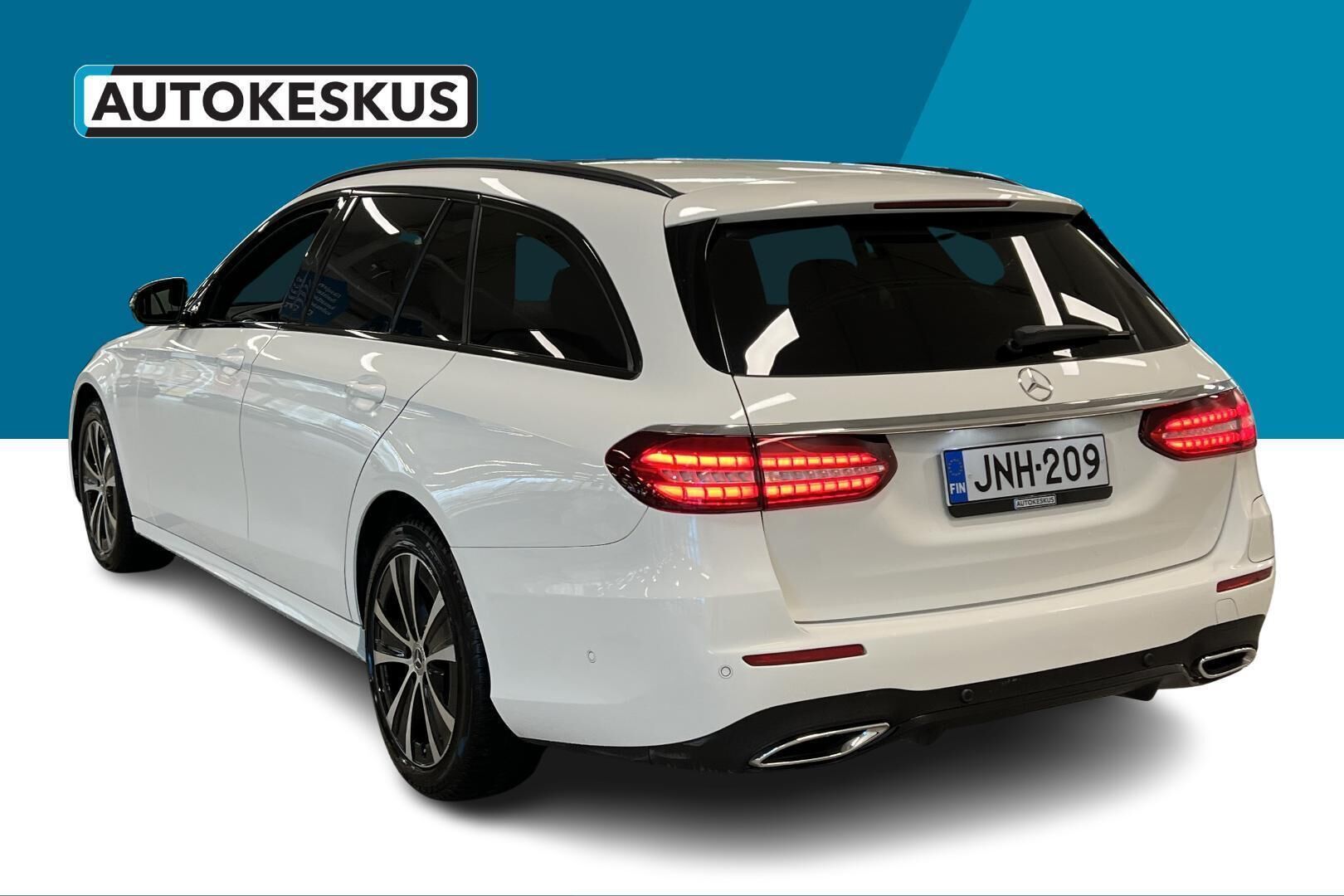 Mercedes-Benz E iso kuva 7