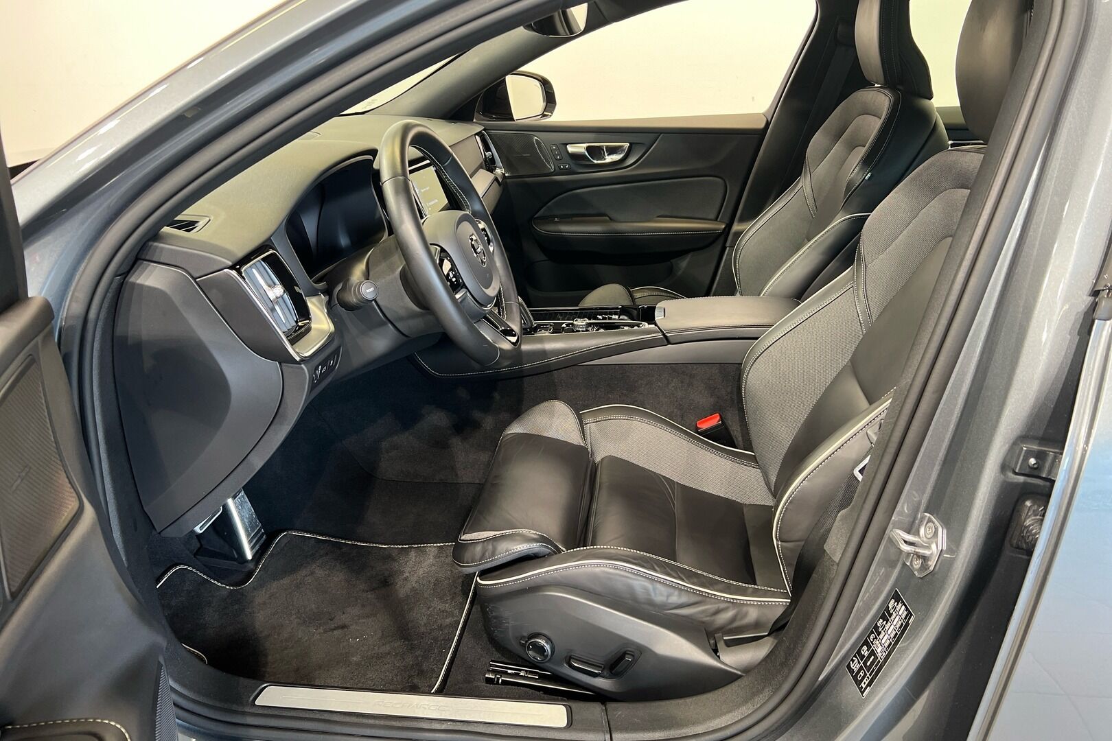 VOLVO S60 iso kuva 7