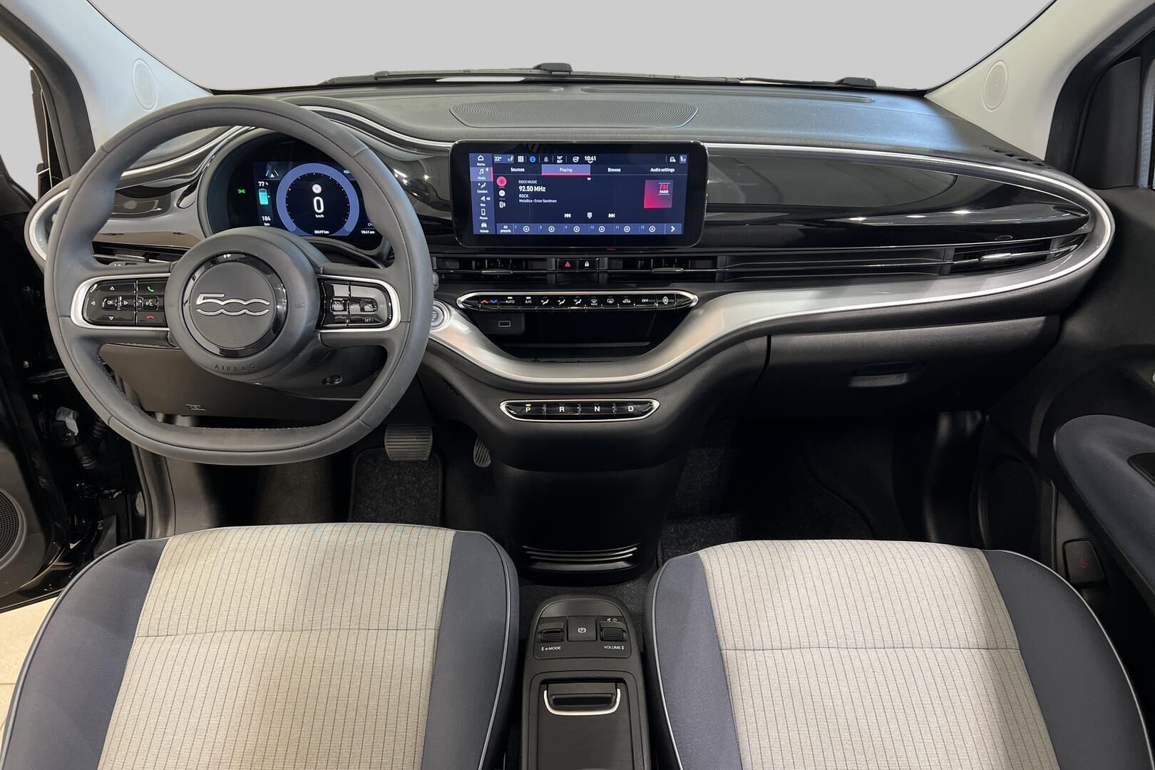 FIAT 500E iso kuva 11
