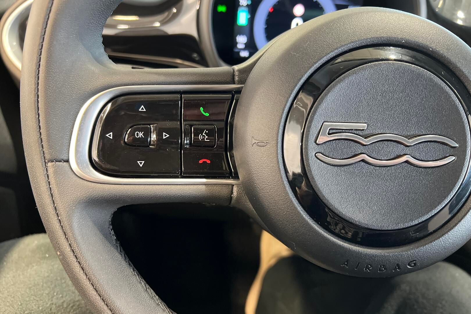 FIAT 500E iso kuva 26