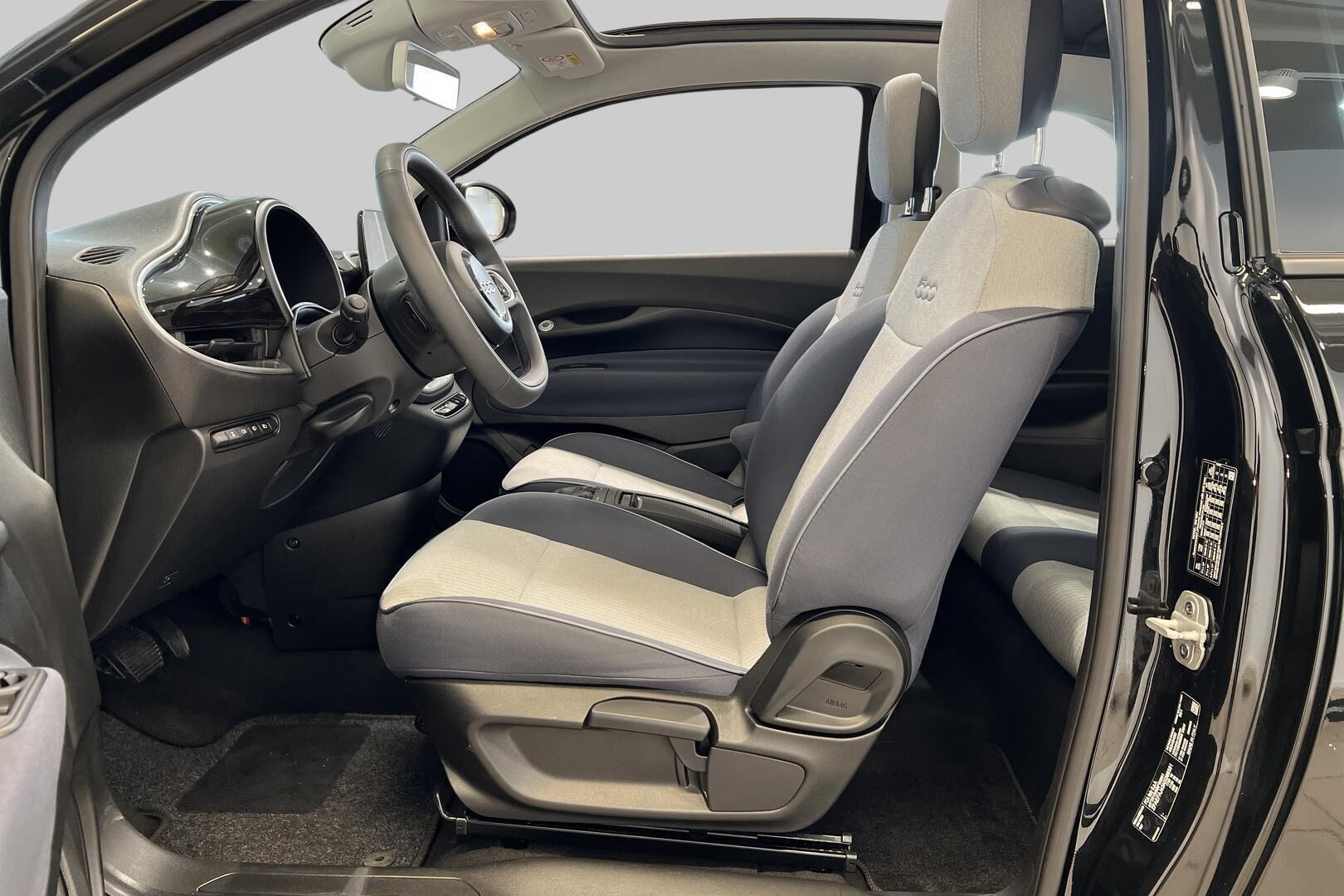 FIAT 500E iso kuva 9