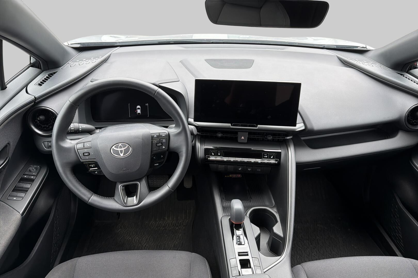 Toyota C-HR iso kuva 1