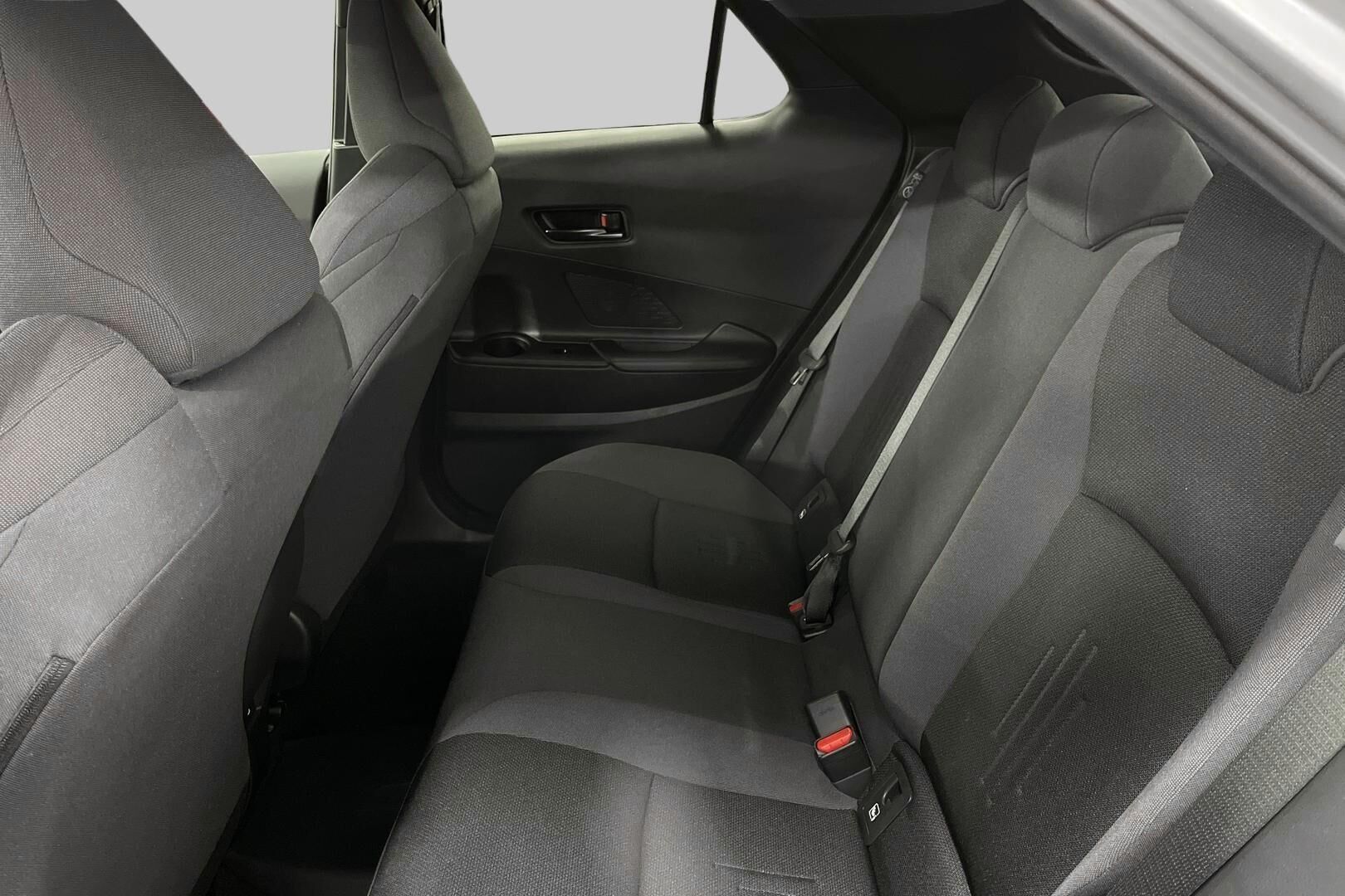 Toyota C-HR iso kuva 9