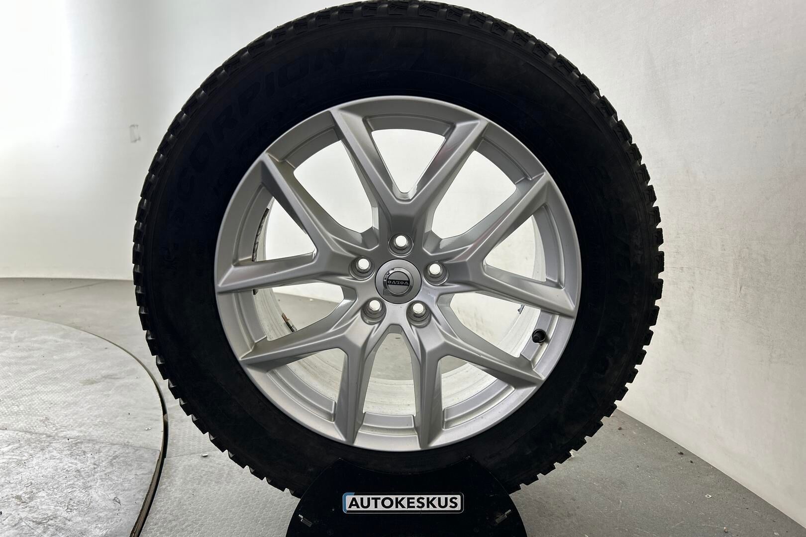 Volvo XC60 iso kuva 12