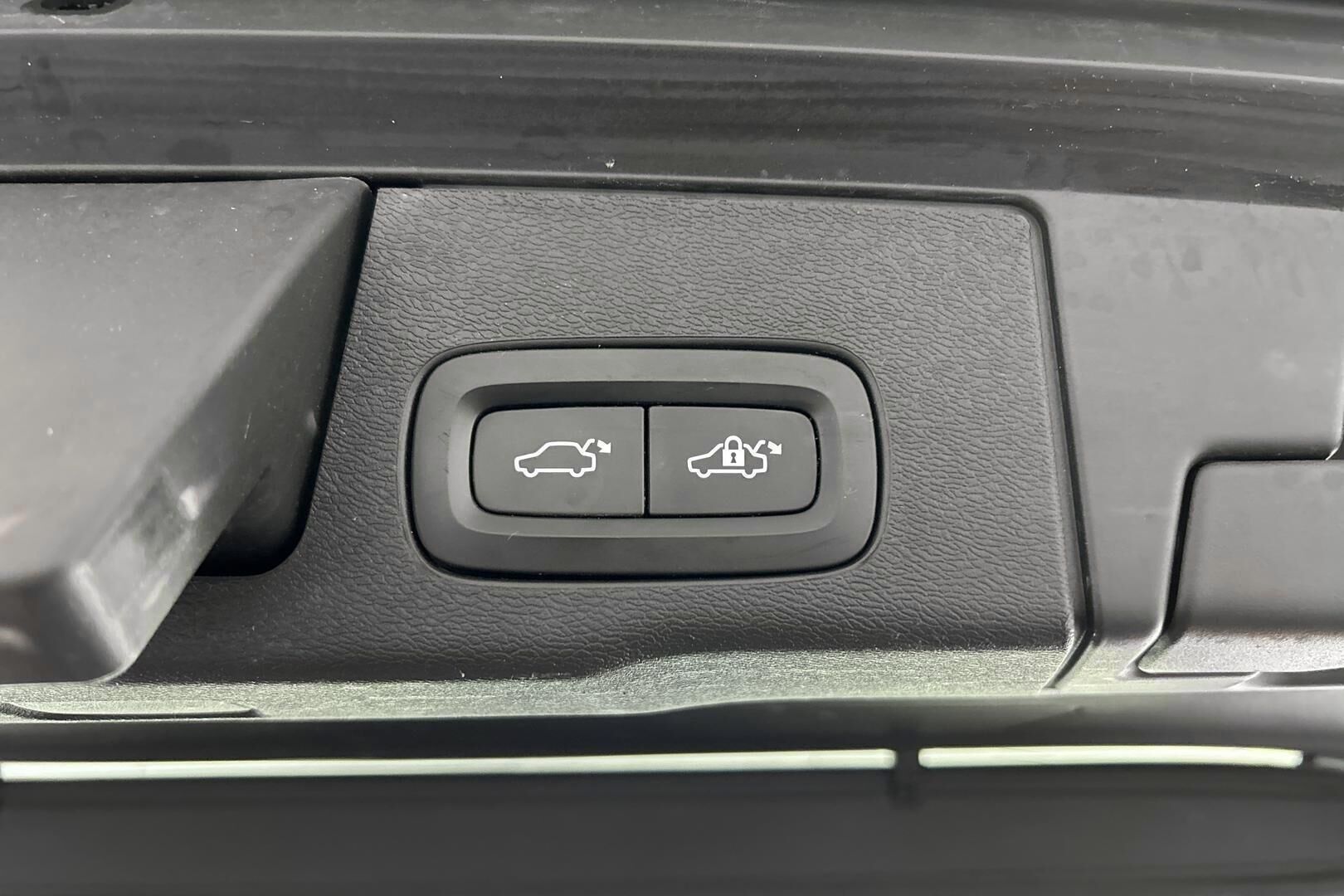 Volvo XC60 iso kuva 13